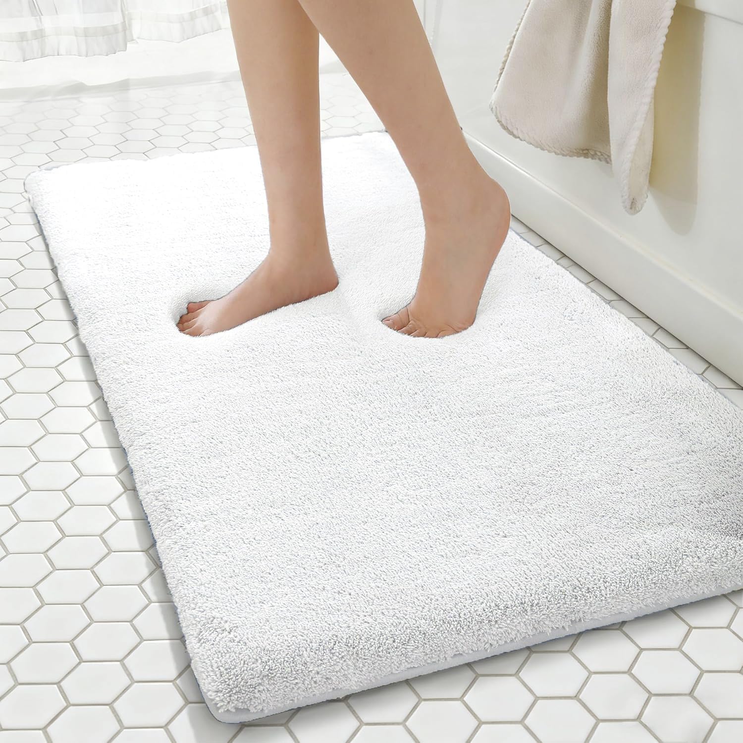 MINIDEAR Bathroom Rugs 24x17 Light Gray - Thick Memory Foam Bath Mat, Ultra Soft & Plush Fluffy, Non-Slip, Quick Dry, Absorbent Washable Floor Microfiber Mat for Tub, Home Decor Accessories